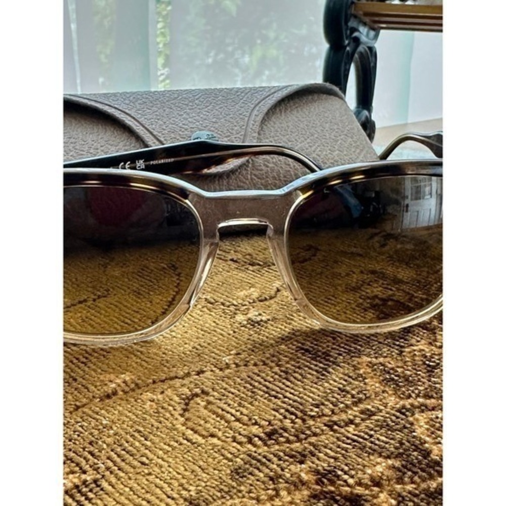 Ray Ban Sunglasses "Hawkeye",  brown tortoise shell. Logo visible flattering
